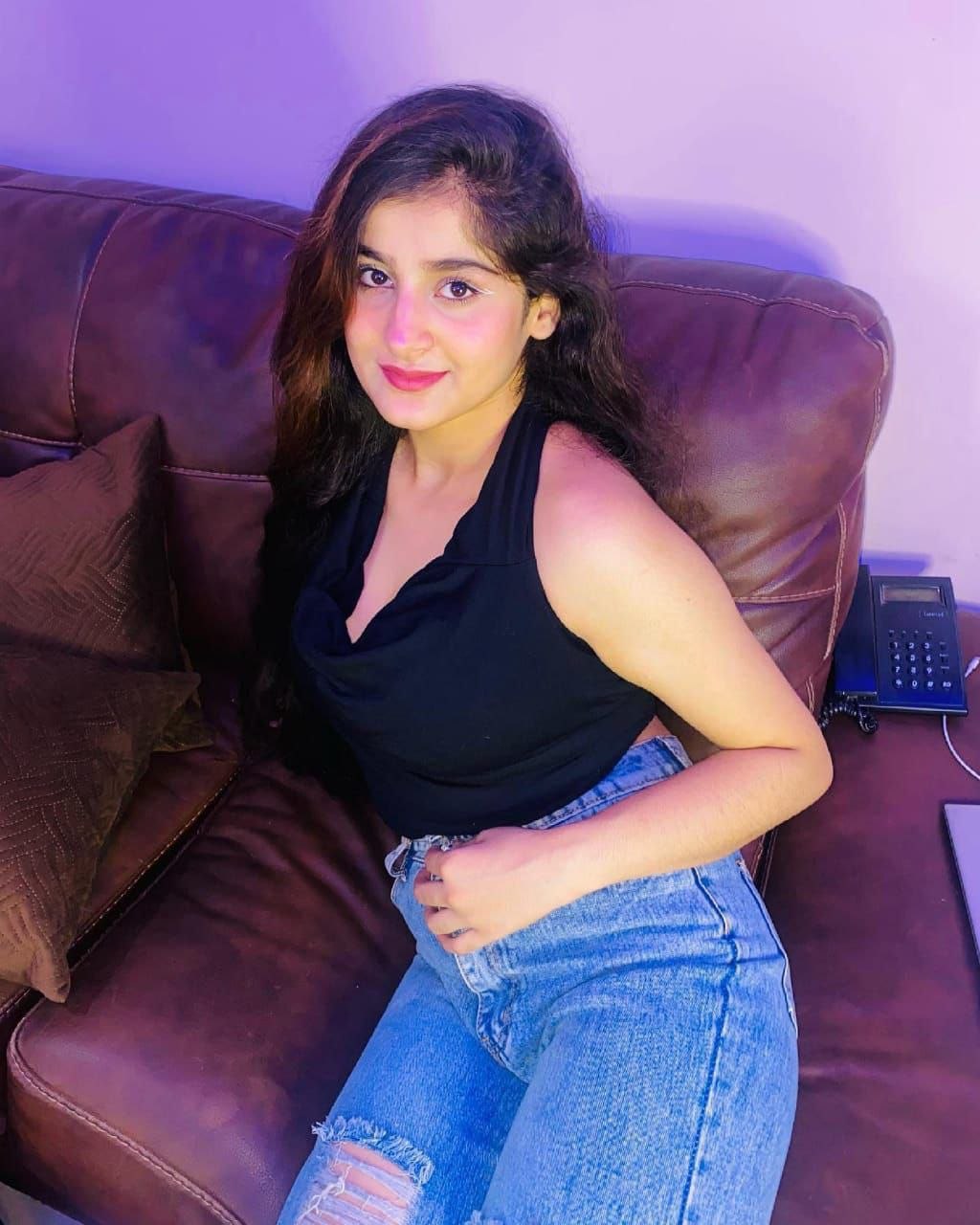 KAVYA GENUINECALLGIRLS ESCORTS HOME AND HOTELSERVICEAVAILABLE VIP call