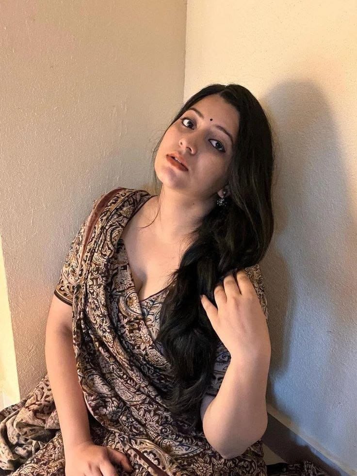 2000 unlimited short providing services 24x7 available by Manvi